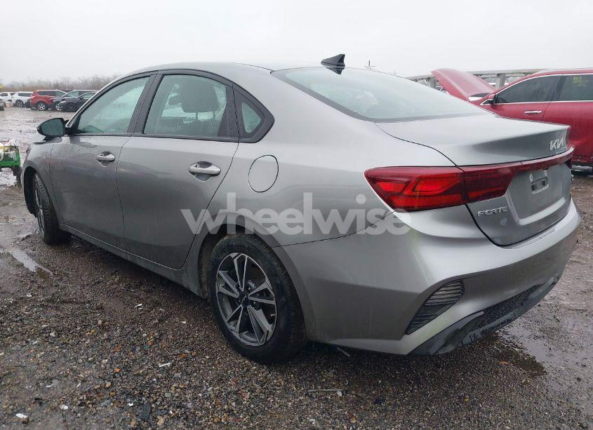 Photo 3 of 2022 Kia Forte LXS (VIN 3KPF24AD1NE493327)