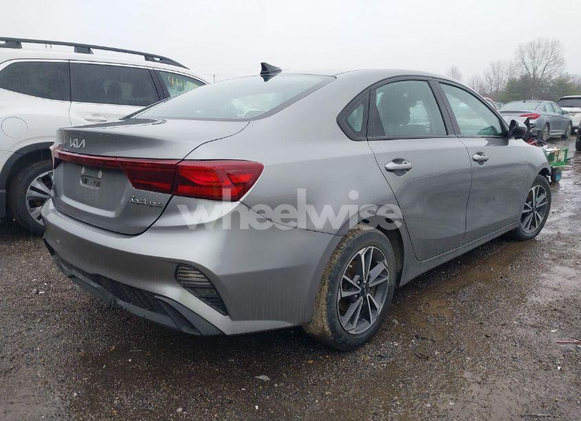 Photo 4 of 2022 Kia Forte LXS (VIN 3KPF24AD1NE493327)