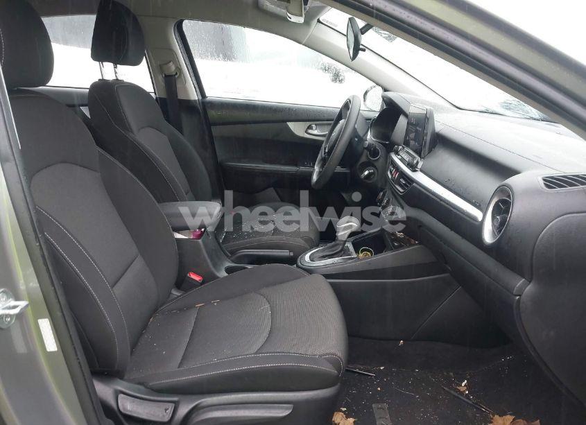 Photo 5 of 2022 Kia Forte LXS (VIN 3KPF24AD1NE493327)