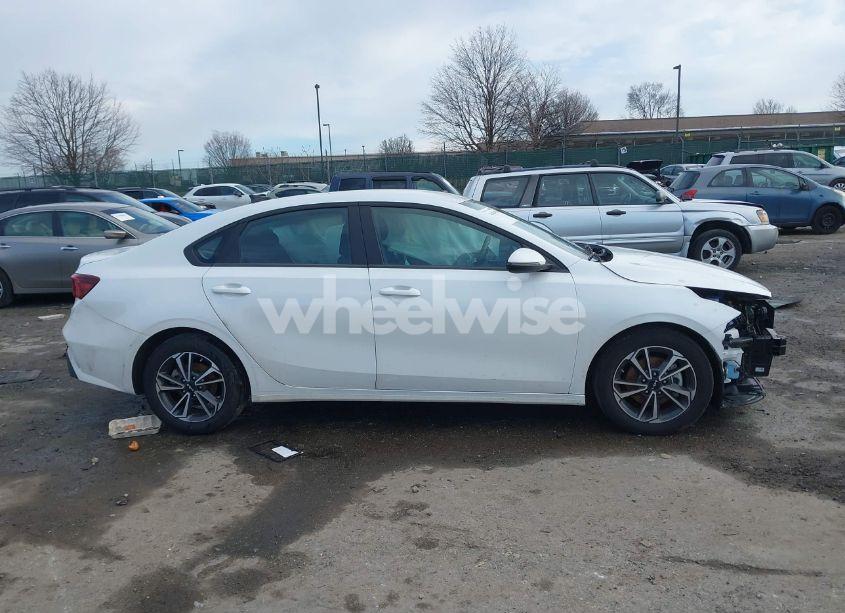 Photo 12 of 2024 Kia Forte LXS (VIN 3KPF24AD1RE719081)