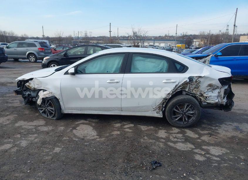 Photo 13 of 2024 Kia Forte LXS (VIN 3KPF24AD1RE719081)