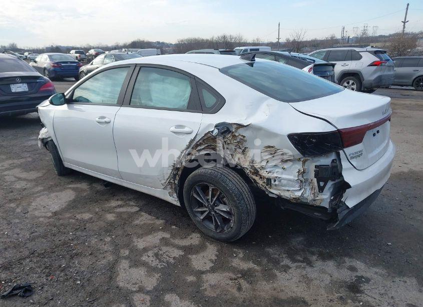 Photo 3 of 2024 Kia Forte LXS (VIN 3KPF24AD1RE719081)