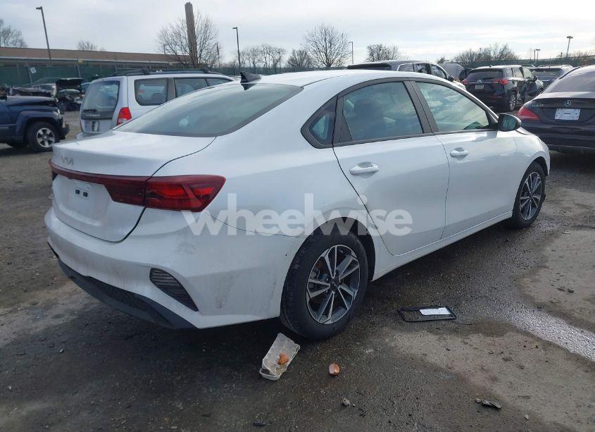 Photo 4 of 2024 Kia Forte LXS (VIN 3KPF24AD1RE719081)