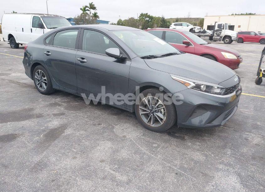 2024 Kia Forte LXS (VIN 3KPF24AD1RE723292) main photo