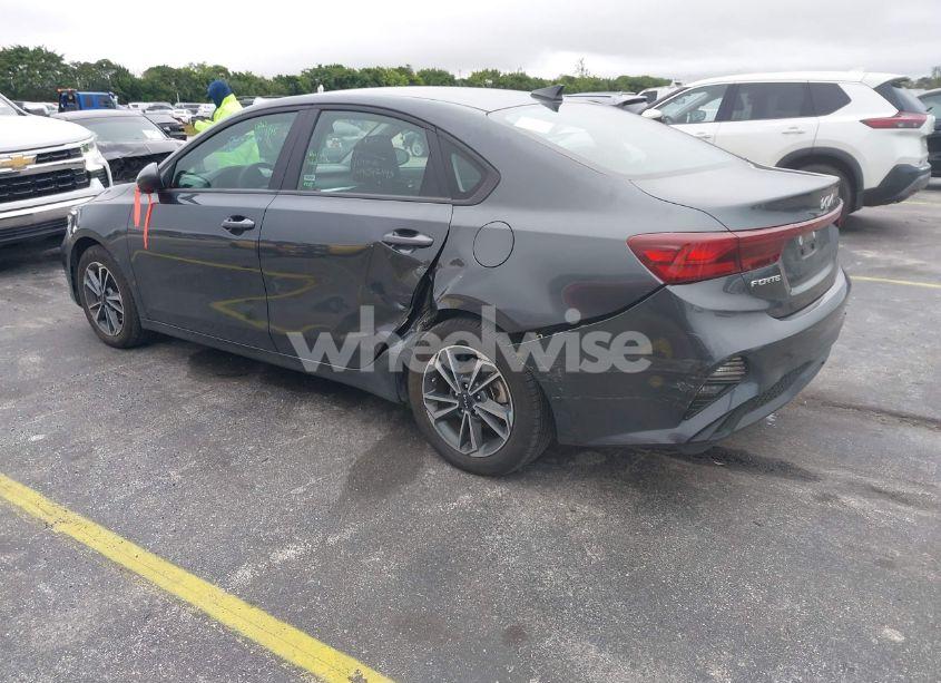 Photo 3 of 2024 Kia Forte LXS (VIN 3KPF24AD1RE723292)