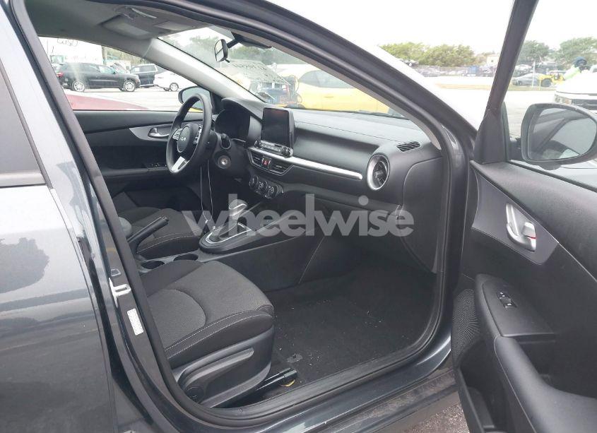 Photo 5 of 2024 Kia Forte LXS (VIN 3KPF24AD1RE723292)