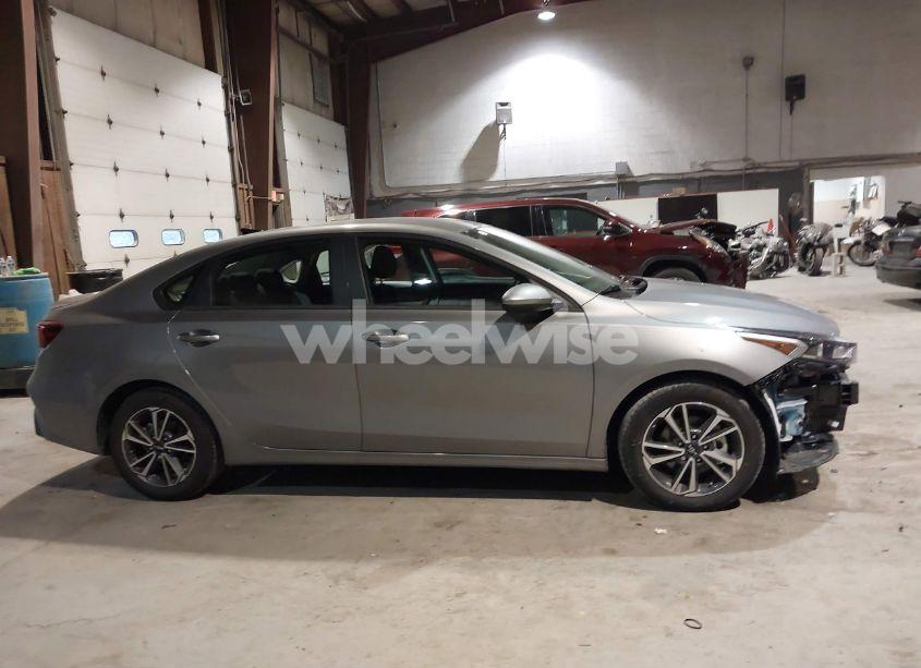 Photo 14 of 2024 Kia Forte LXS (VIN 3KPF24AD1RE733031)