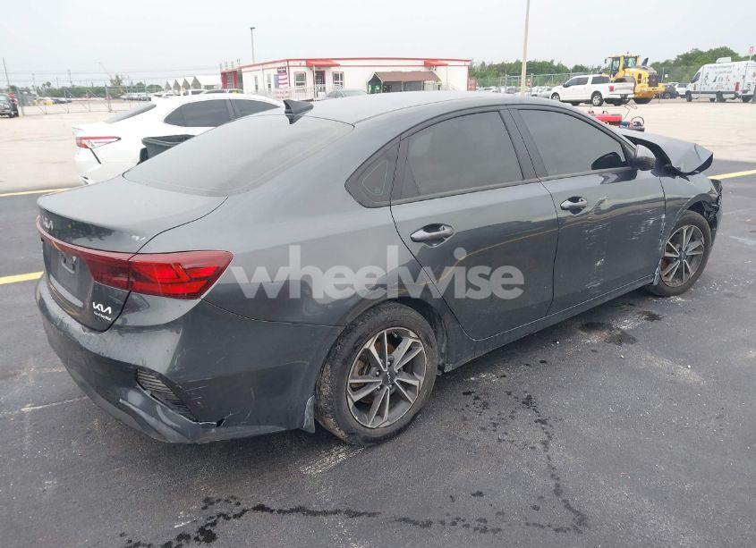 Photo 4 of 2024 Kia Forte LXS (VIN 3KPF24AD1RE733224)