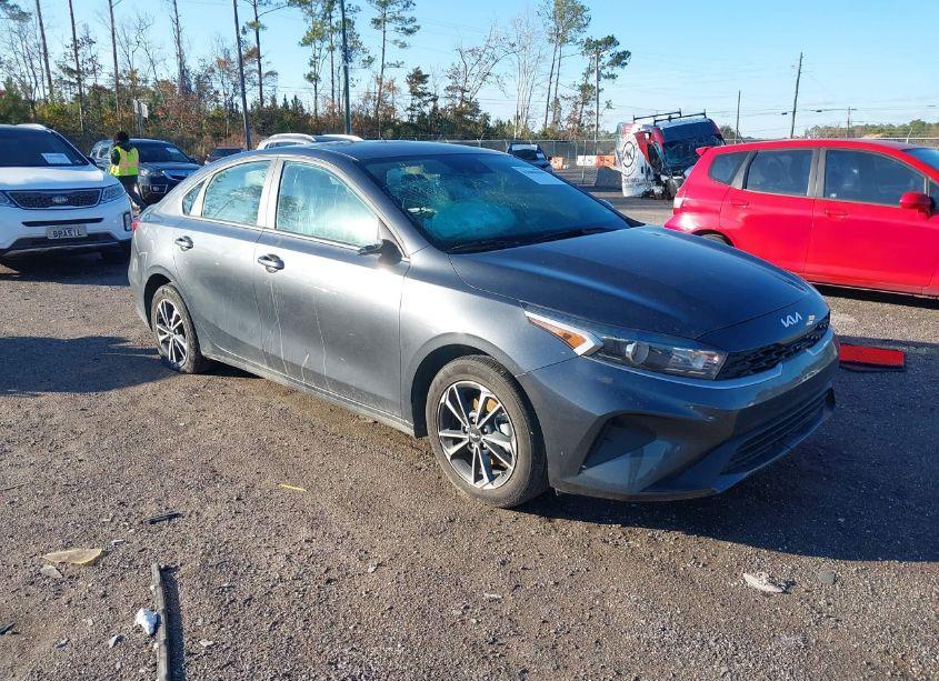 2024 Kia Forte LXS (VIN 3KPF24AD1RE735233) main photo