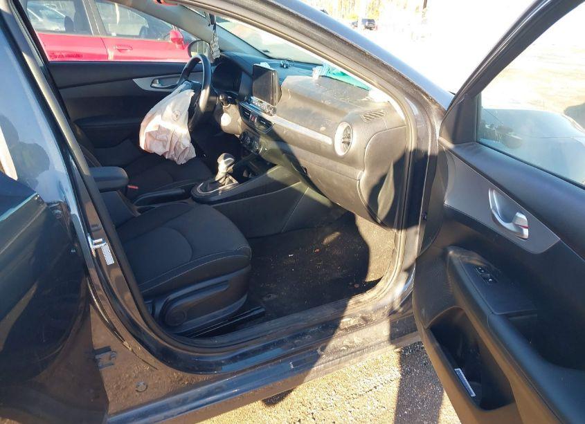 Photo 5 of 2024 Kia Forte LXS (VIN 3KPF24AD1RE735233)