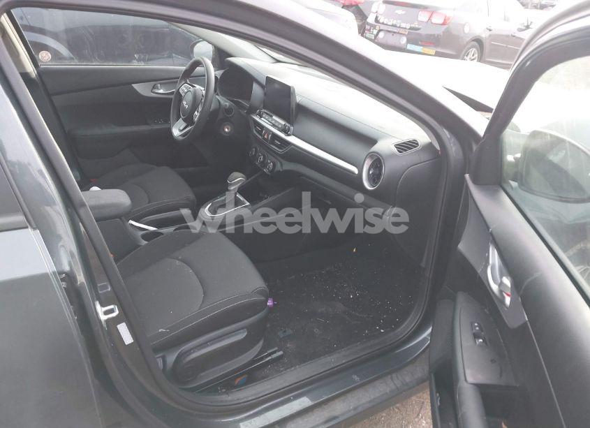 Photo 5 of 2024 Kia Forte LXS (VIN 3KPF24AD1RE739914)