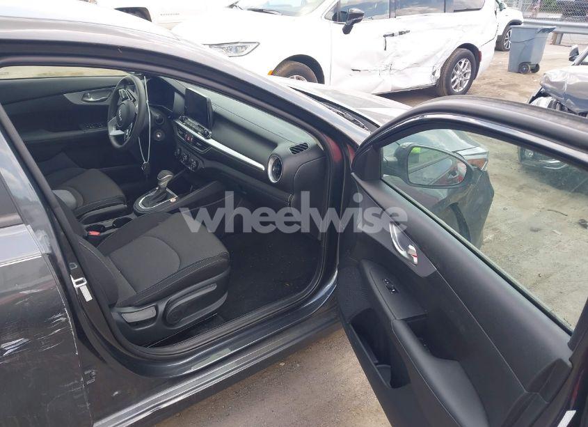 Photo 5 of 2024 Kia Forte LXS (VIN 3KPF24AD1RE744241)