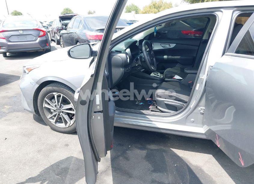 Photo 5 of 2024 Kia Forte LXS (VIN 3KPF24AD1RE748029)