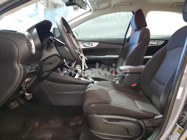 Photo 6 of 2024 KIA FORTE LX (VIN 3KPF24AD1RE756566)