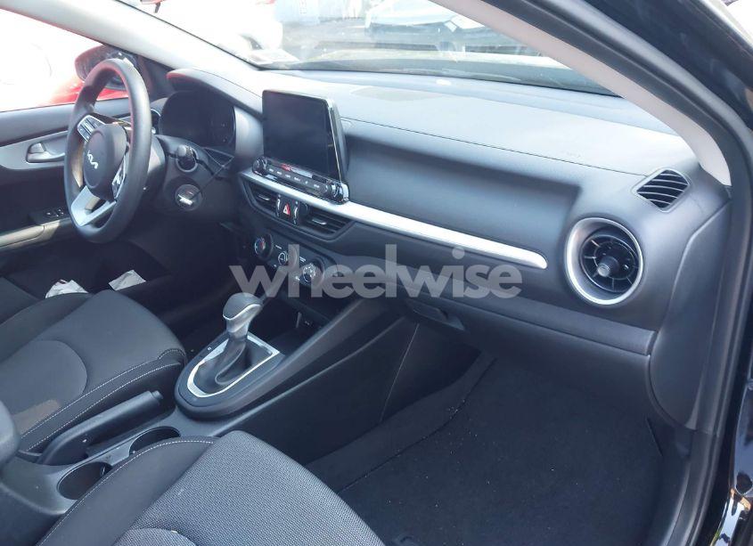 Photo 5 of 2024 Kia Forte LXS (VIN 3KPF24AD1RE758267)