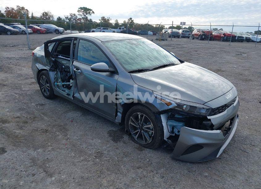 2024 Kia Forte LXS (VIN 3KPF24AD1RE759533) main photo