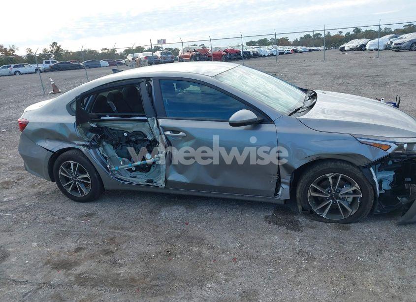 Photo 13 of 2024 Kia Forte LXS (VIN 3KPF24AD1RE759533)