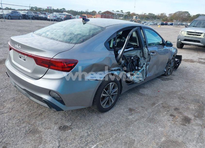 Photo 4 of 2024 Kia Forte LXS (VIN 3KPF24AD1RE759533)