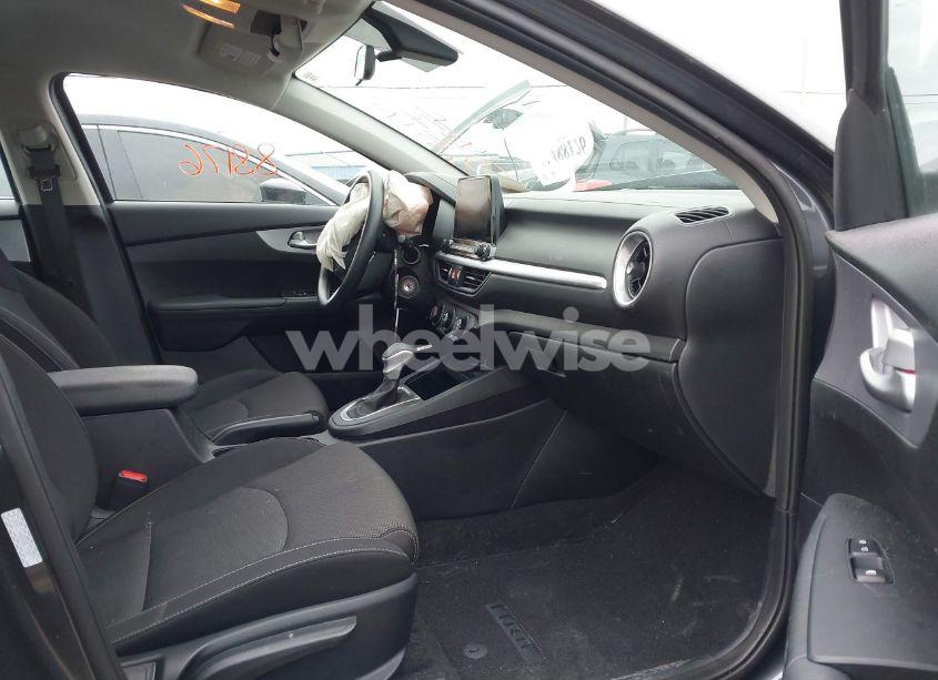 Photo 5 of 2024 Kia Forte LXS (VIN 3KPF24AD1RE770872)