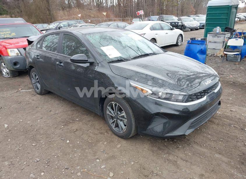 2024 Kia Forte LXS (VIN 3KPF24AD1RE804924) main photo