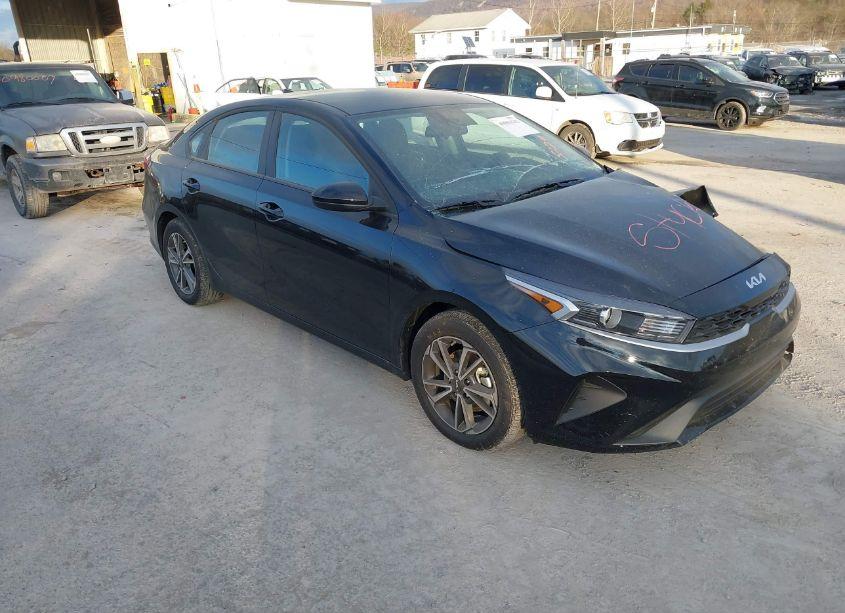 2024 Kia Forte LXS (VIN 3KPF24AD1RE825224) main photo
