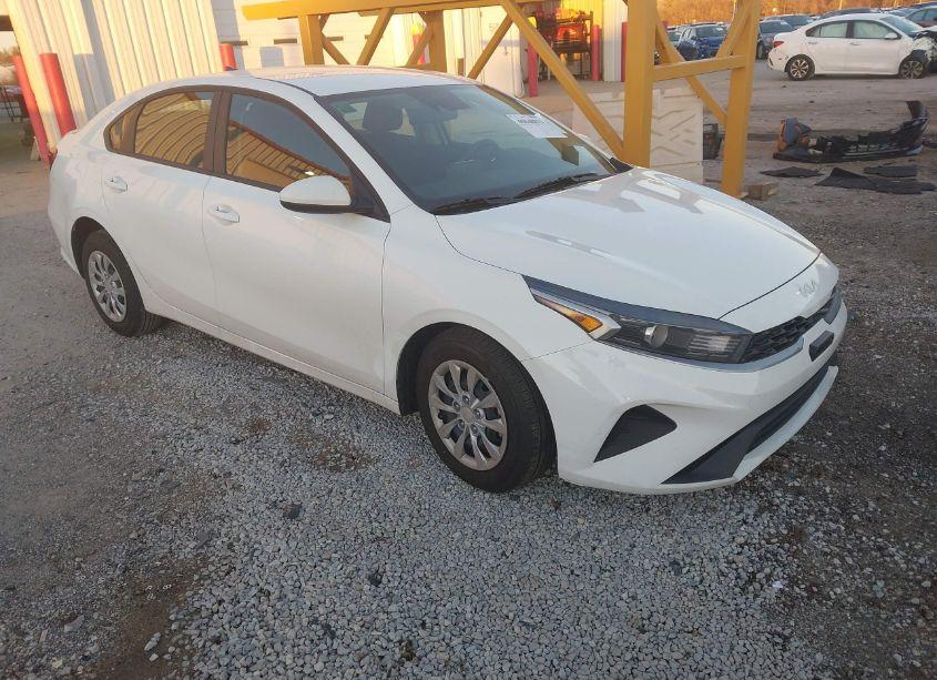 2024 Kia Forte LX (VIN 3KPF24AD1RE825482) main photo