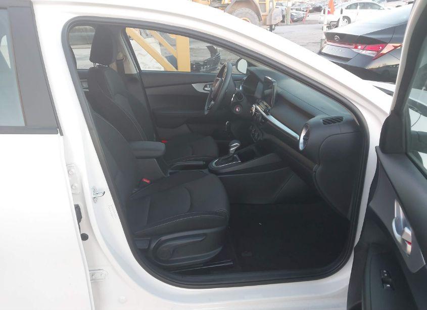 Photo 5 of 2024 Kia Forte LX (VIN 3KPF24AD1RE825482)