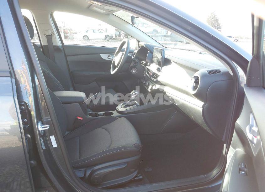 Photo 5 of 2024 Kia Forte LXS (VIN 3KPF24AD1RE828298)