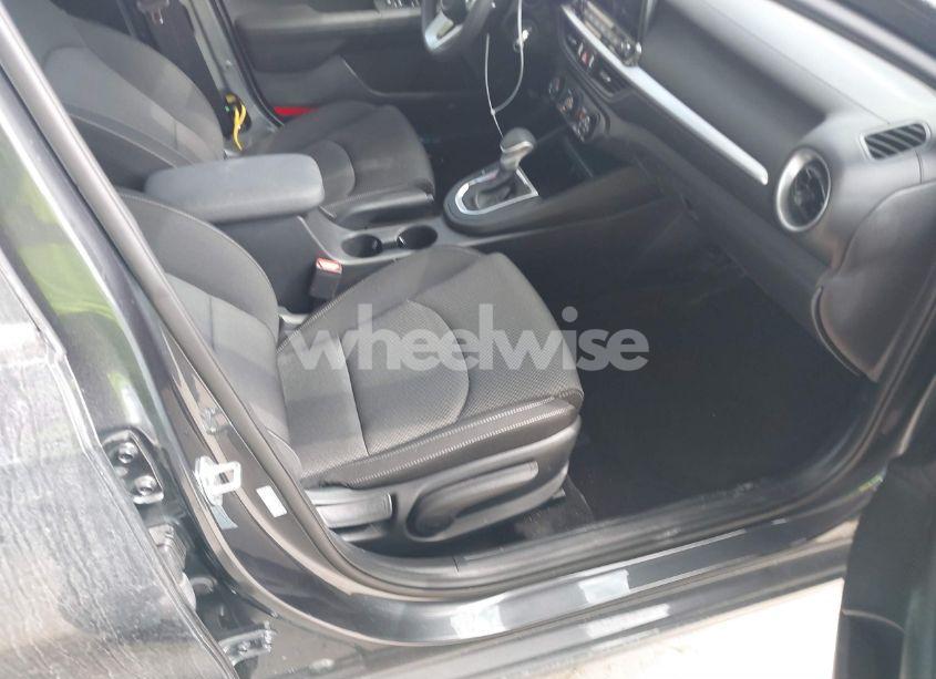 Photo 5 of 2024 Kia Forte LXS (VIN 3KPF24AD1RE829919)