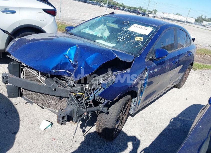 Photo 2 of 2019 Kia Forte LXS (VIN 3KPF24AD2KE049952)