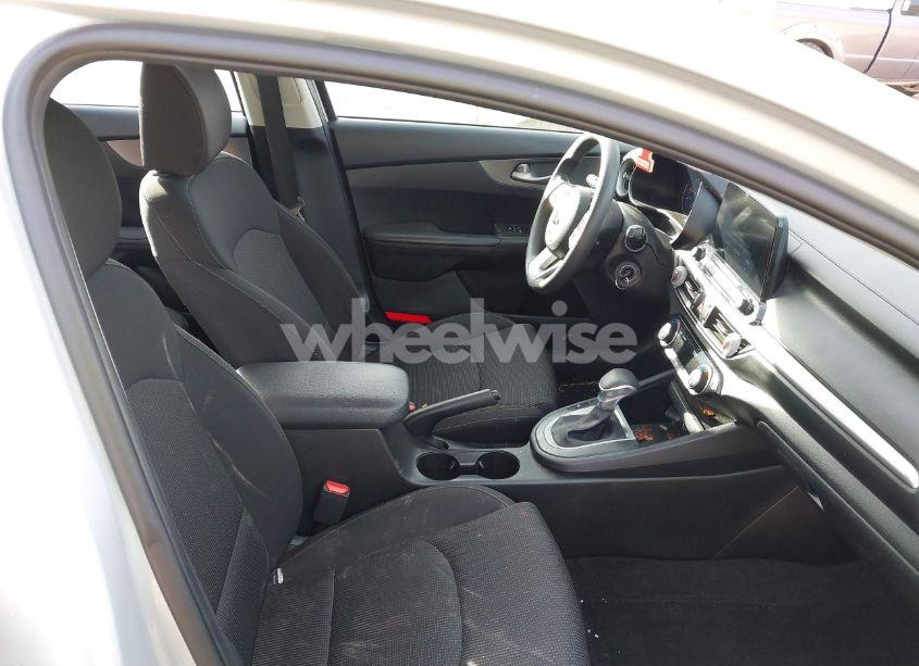 Photo 5 of 2019 Kia Forte LXS (VIN 3KPF24AD2KE052897)