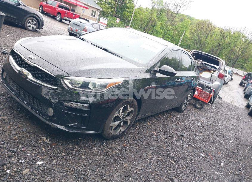 Photo 2 of 2019 Kia Forte LXS (VIN 3KPF24AD2KE098732)