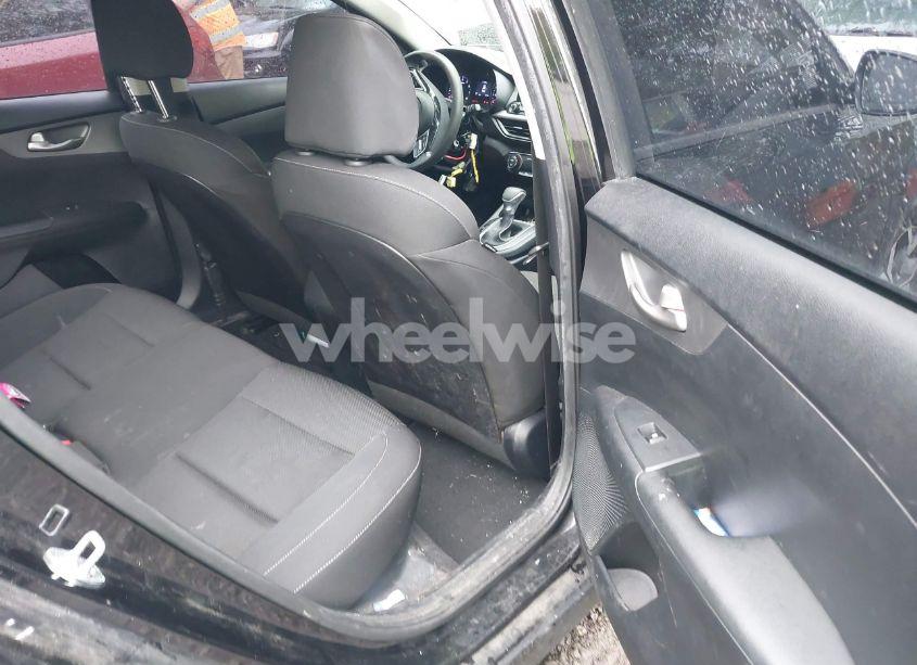 Photo 8 of 2019 Kia Forte LXS (VIN 3KPF24AD2KE098732)