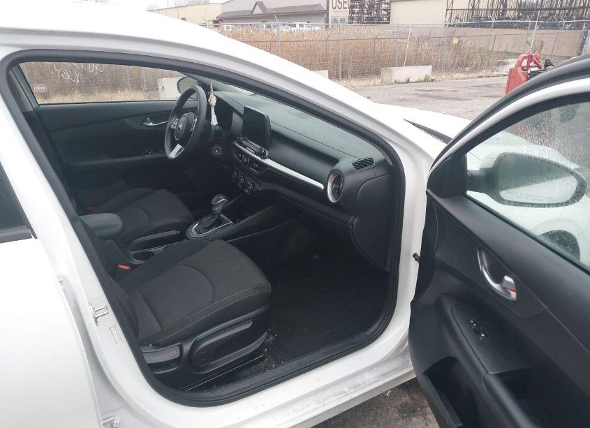 Photo 5 of 2020 Kia Forte LXS (VIN 3KPF24AD2LE188769)