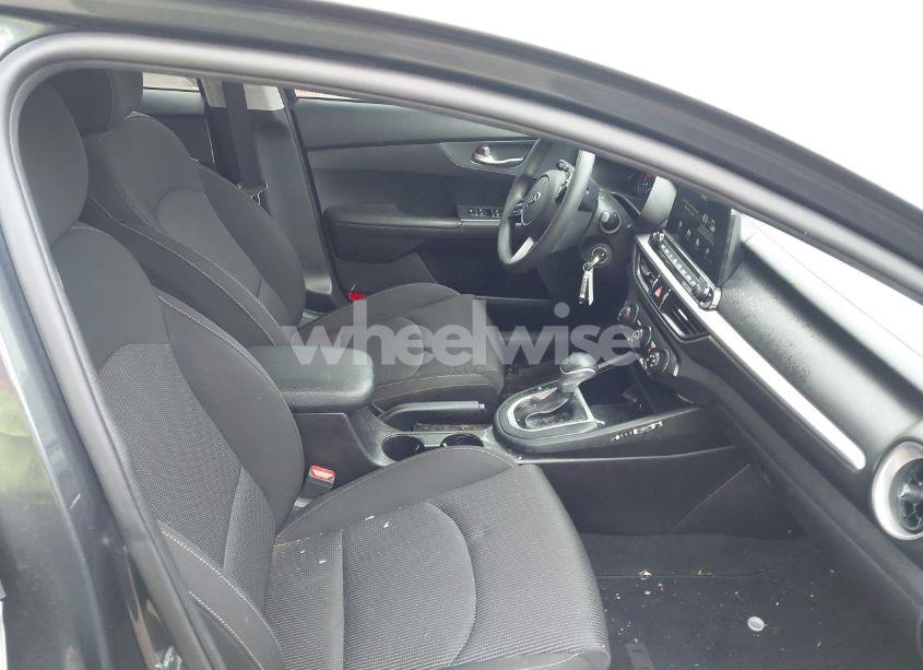 Photo 5 of 2020 Kia Forte LXS (VIN 3KPF24AD2LE197763)