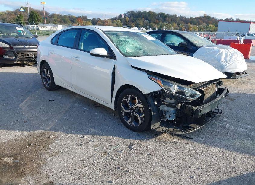 2021 Kia Forte LXS (VIN 3KPF24AD2ME312881) main photo