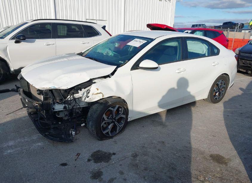 Photo 2 of 2021 Kia Forte LXS (VIN 3KPF24AD2ME312881)