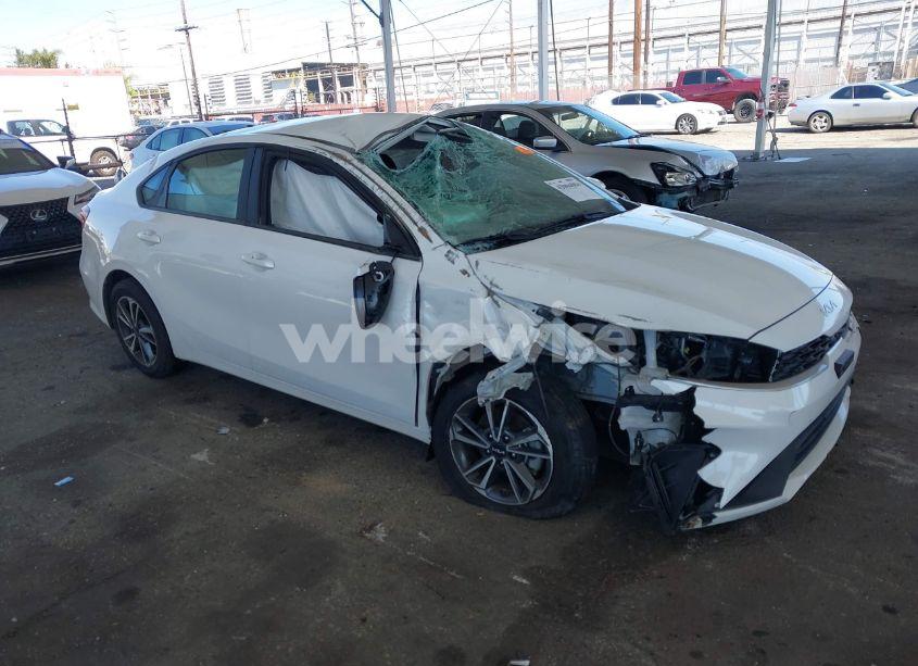 2022 Kia Forte LXS (VIN 3KPF24AD2NE425361) main photo