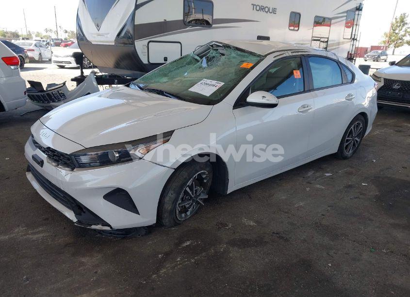 Photo 2 of 2022 Kia Forte LXS (VIN 3KPF24AD2NE425361)