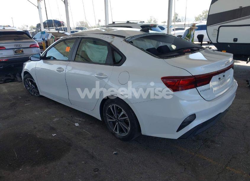 Photo 3 of 2022 Kia Forte LXS (VIN 3KPF24AD2NE425361)