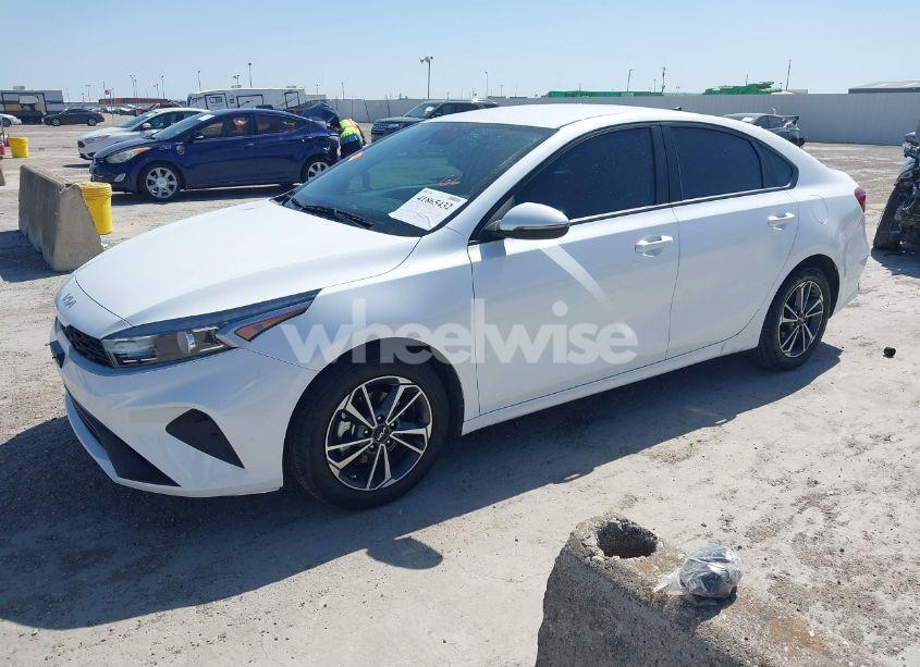 Photo 2 of 2022 Kia Forte LXS (VIN 3KPF24AD2NE425621)