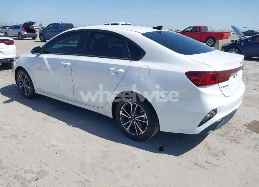 Photo 3 of 2022 Kia Forte LXS (VIN 3KPF24AD2NE425621)