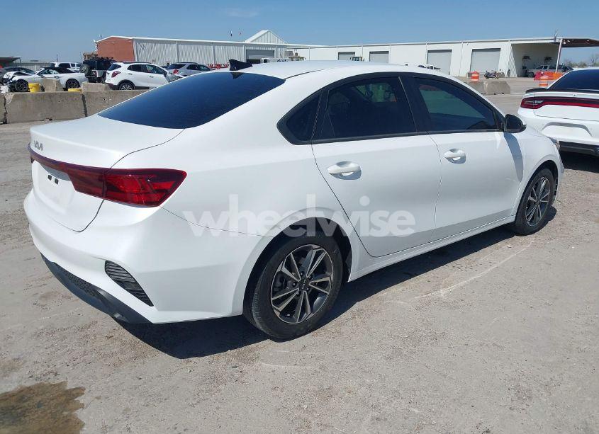 Photo 4 of 2022 Kia Forte LXS (VIN 3KPF24AD2NE425621)