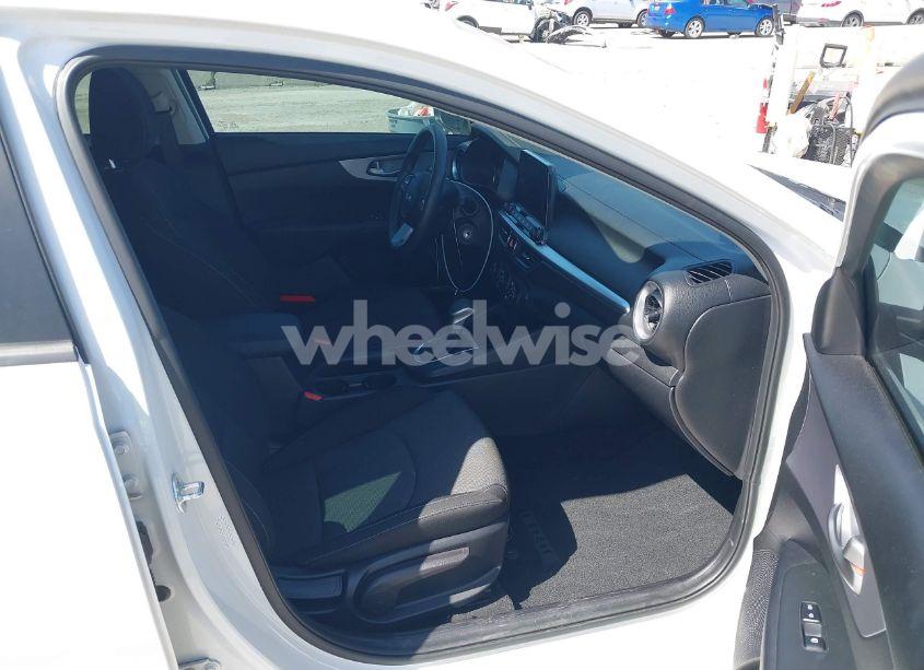 Photo 5 of 2022 Kia Forte LXS (VIN 3KPF24AD2NE425621)