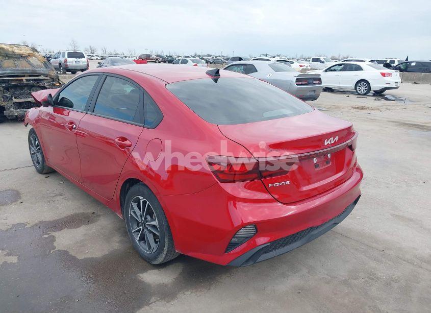 Photo 3 of 2022 Kia Forte LXS (VIN 3KPF24AD2NE427241)