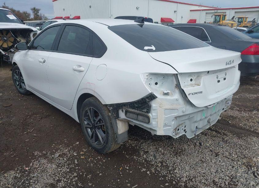 Photo 3 of 2022 Kia Forte LXS (VIN 3KPF24AD2NE446081)