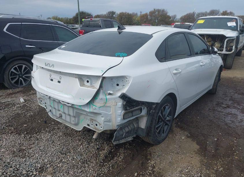 Photo 4 of 2022 Kia Forte LXS (VIN 3KPF24AD2NE446081)