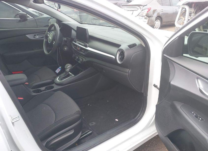 Photo 5 of 2022 Kia Forte LXS (VIN 3KPF24AD2NE446081)