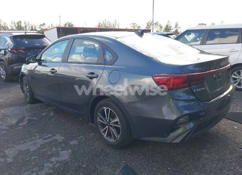 Photo 3 of 2022 Kia Forte LXS (VIN 3KPF24AD2NE457761)