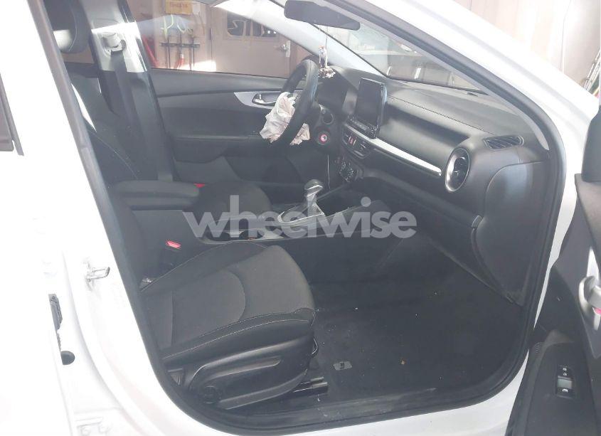 Photo 5 of 2022 Kia Forte LXS (VIN 3KPF24AD2NE460238)